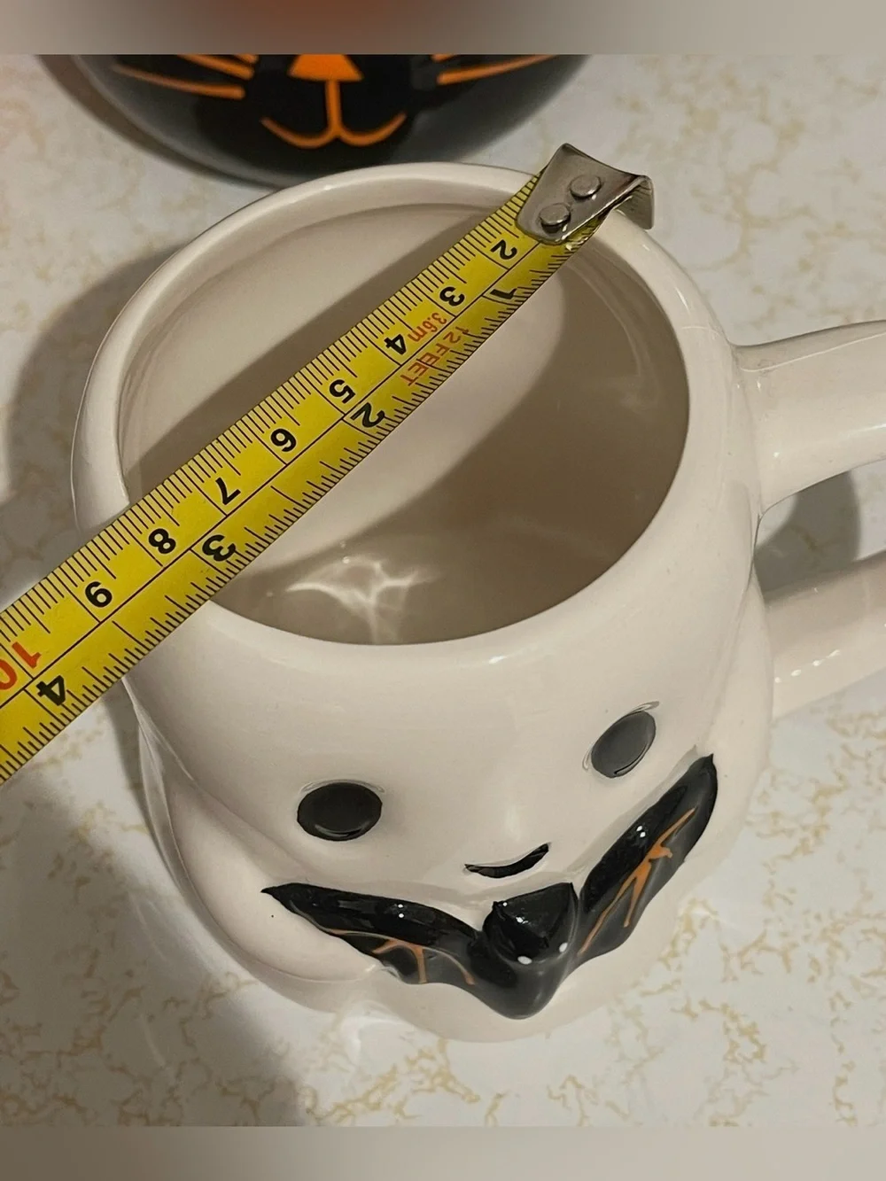 HALLOWEEN SPOOKY CUTE GHOST HOLDING BAT CERAMIC MUG COFFEE CUP KITSCHY RARE